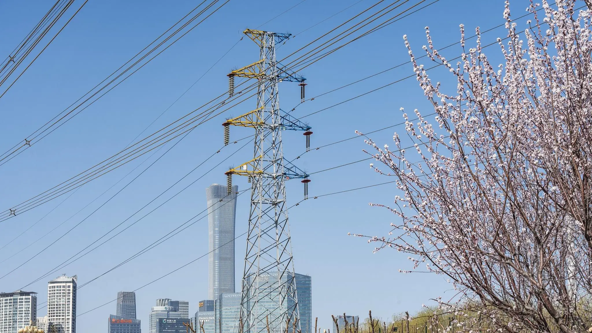 2025年我国全社会用电量突破10万亿度